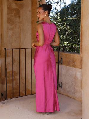 Vestido feminino com decote em V e plissado sem mangas 